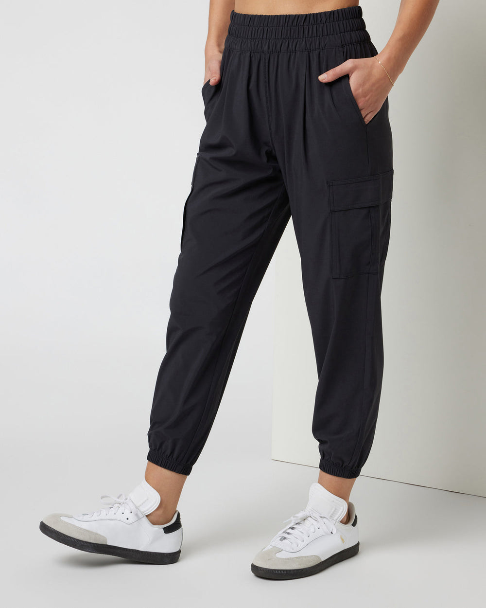 Villa Cargo Jogger Women's Black Cargo Jogger Pants | Vuori Online