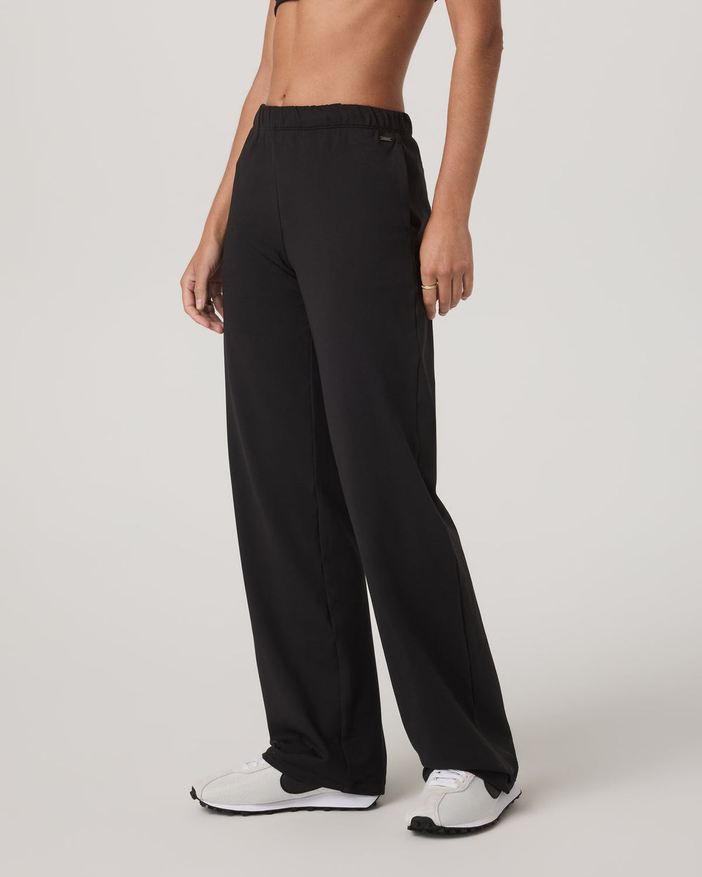 Women's Halo Modern Strght Leg Pant - Short Solid Black | Vuori On sale