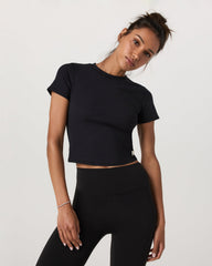 Pose Fitted Tee Women's Black Fitted Shirt | Vuori Sale