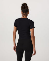 Pose Fitted Tee Women's Black Fitted Shirt | Vuori Sale