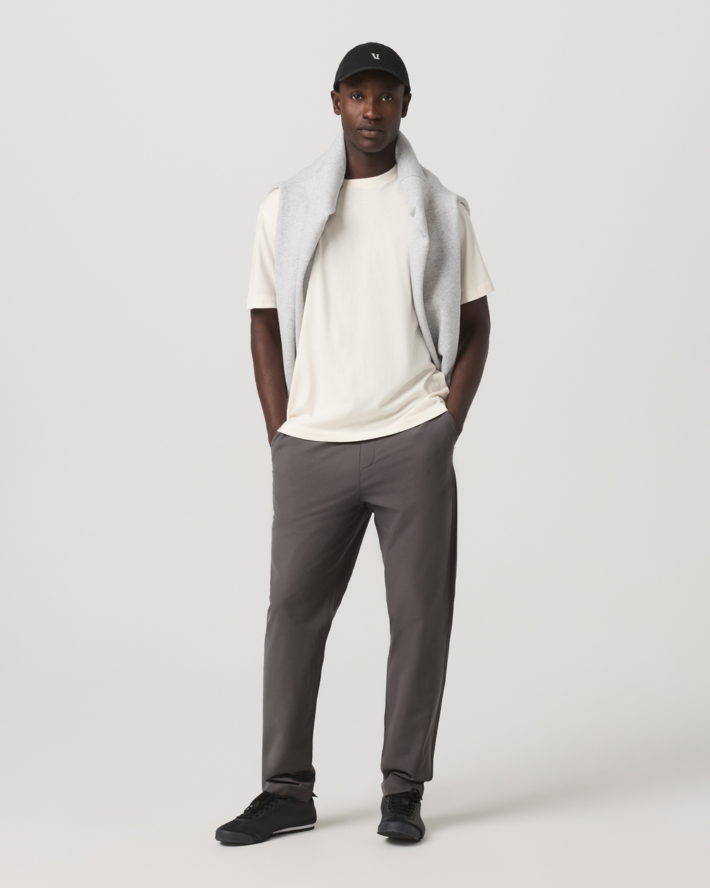 Men's Meta Elastic Waist Pant Classic Fit 32" Warm Grey | Vuori US
