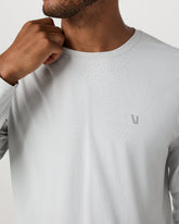 Men's Long Sleeve Clearview Seamless Tee Frost Grey Shirt | Vuori Clothing