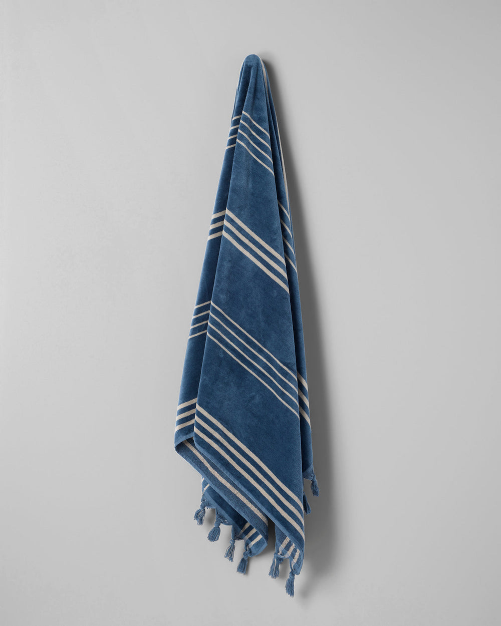 Fringe Beach Towel Versatile Towel - Pond | Vuori Discount
