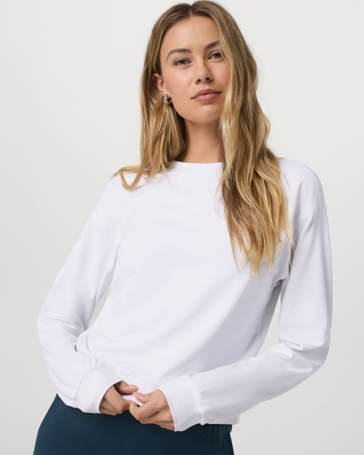 Halo Modern Crew Women's White Lounge Sweatshirt | Vuori On sale