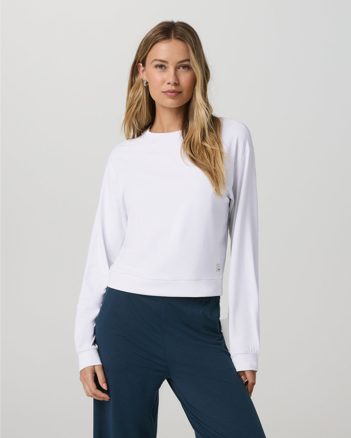Halo Modern Crew Women's White Lounge Sweatshirt | Vuori On sale