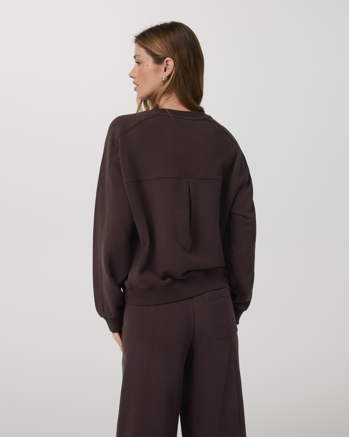 Sedona Seams Crew Women's French Roast Sweatshirt | Vuori US