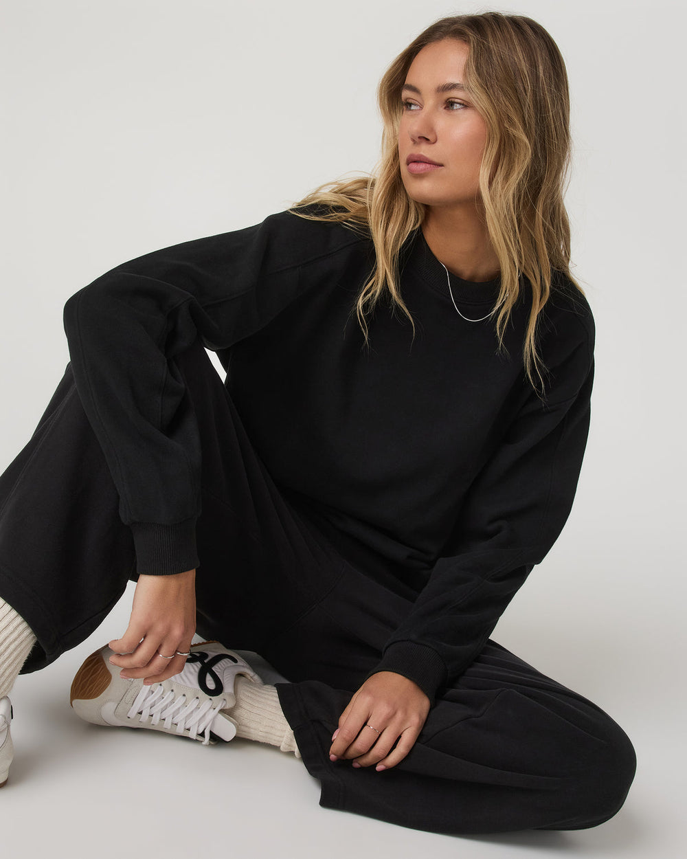Sedona Seams Crew Women's Black Fleece Sweatshirt | Vuori For sale