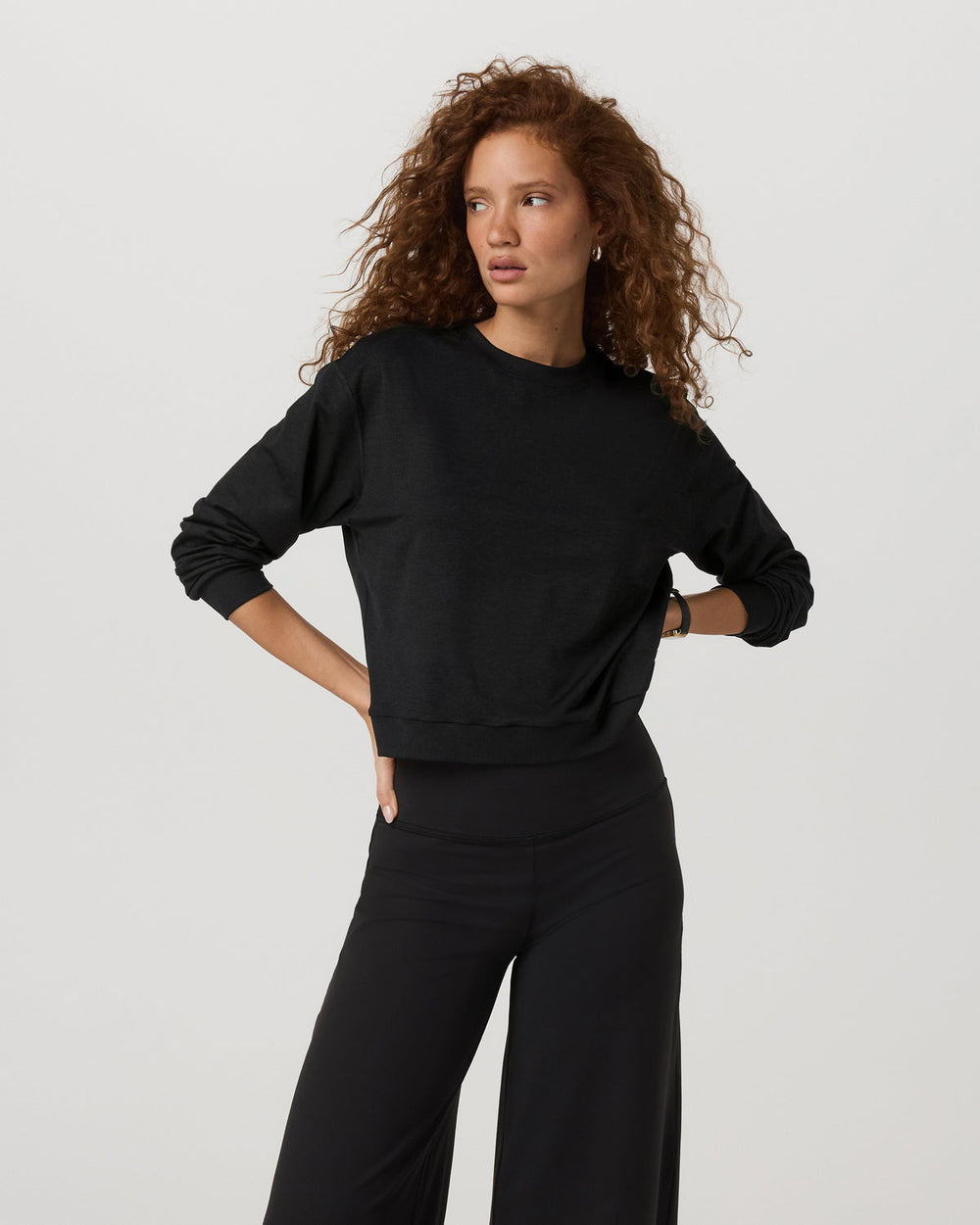 Halo Modern Crew Women's Black Heather Sweatshirt | Vuori Outlet