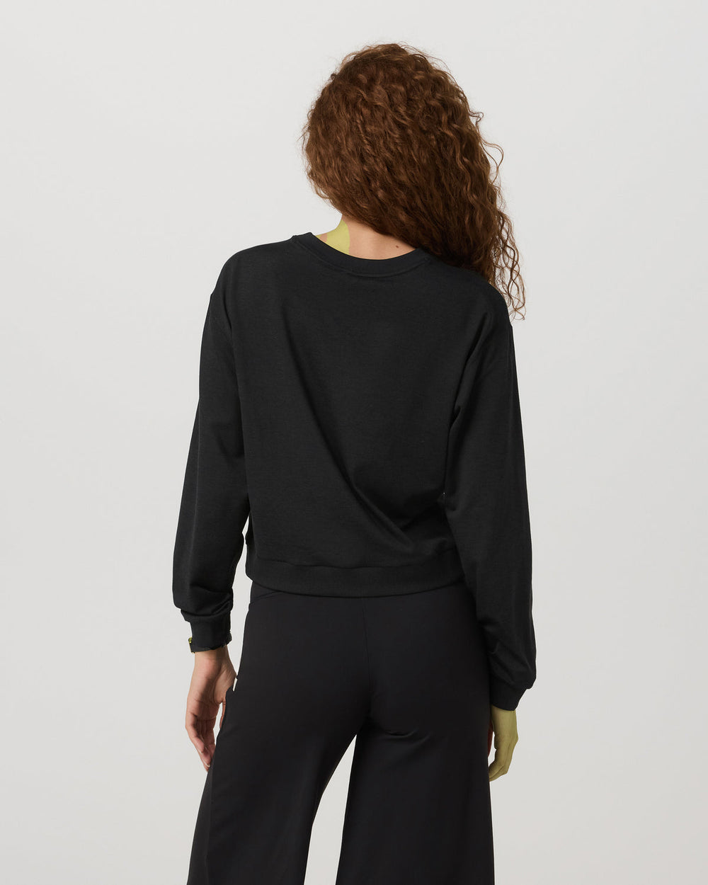 Halo Modern Crew Women's Black Heather Sweatshirt | Vuori Outlet