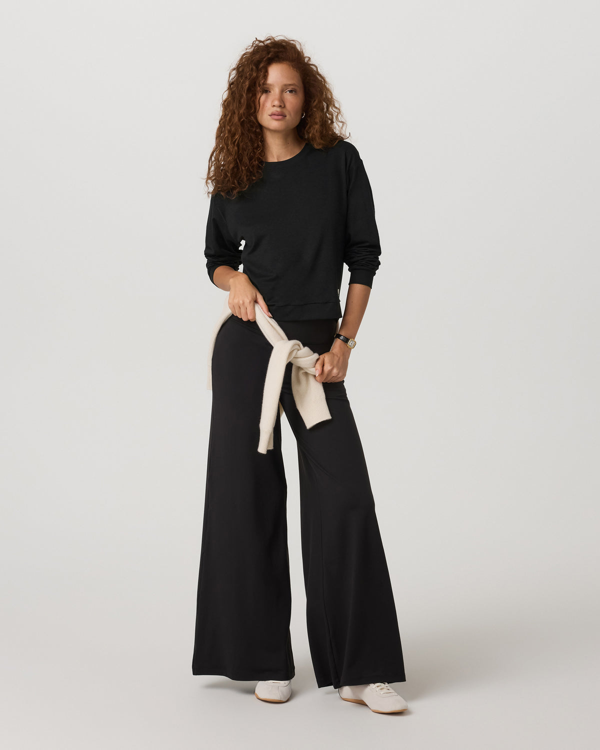 Halo Modern Crew Women's Black Heather Sweatshirt | Vuori Outlet