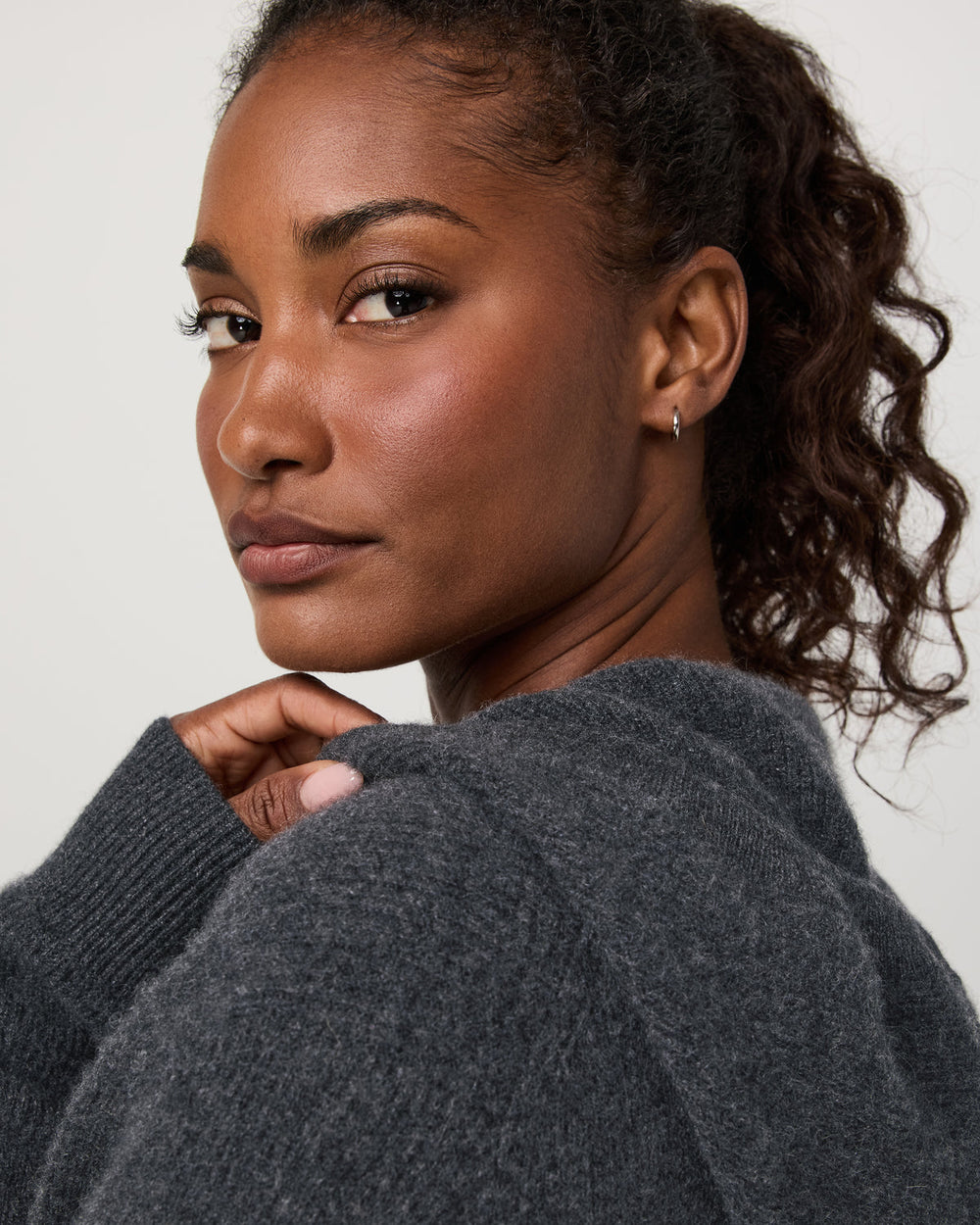 Émilie Cashmere Hoodie Women's Charcoal Heather | Vuori Online