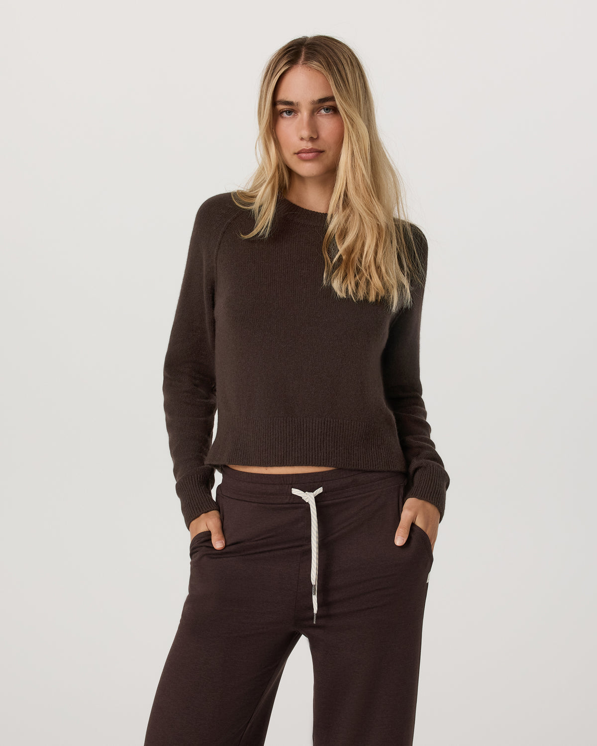 Émilie Cashmere Crew Women's Java Pullover | Vuori Discount