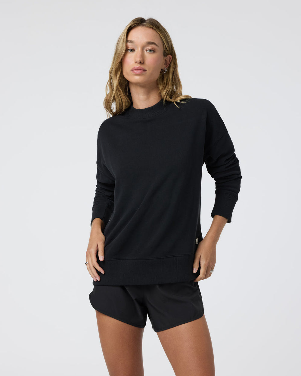 Sedona Weekender Crew Women's Black Pullover | Vuori