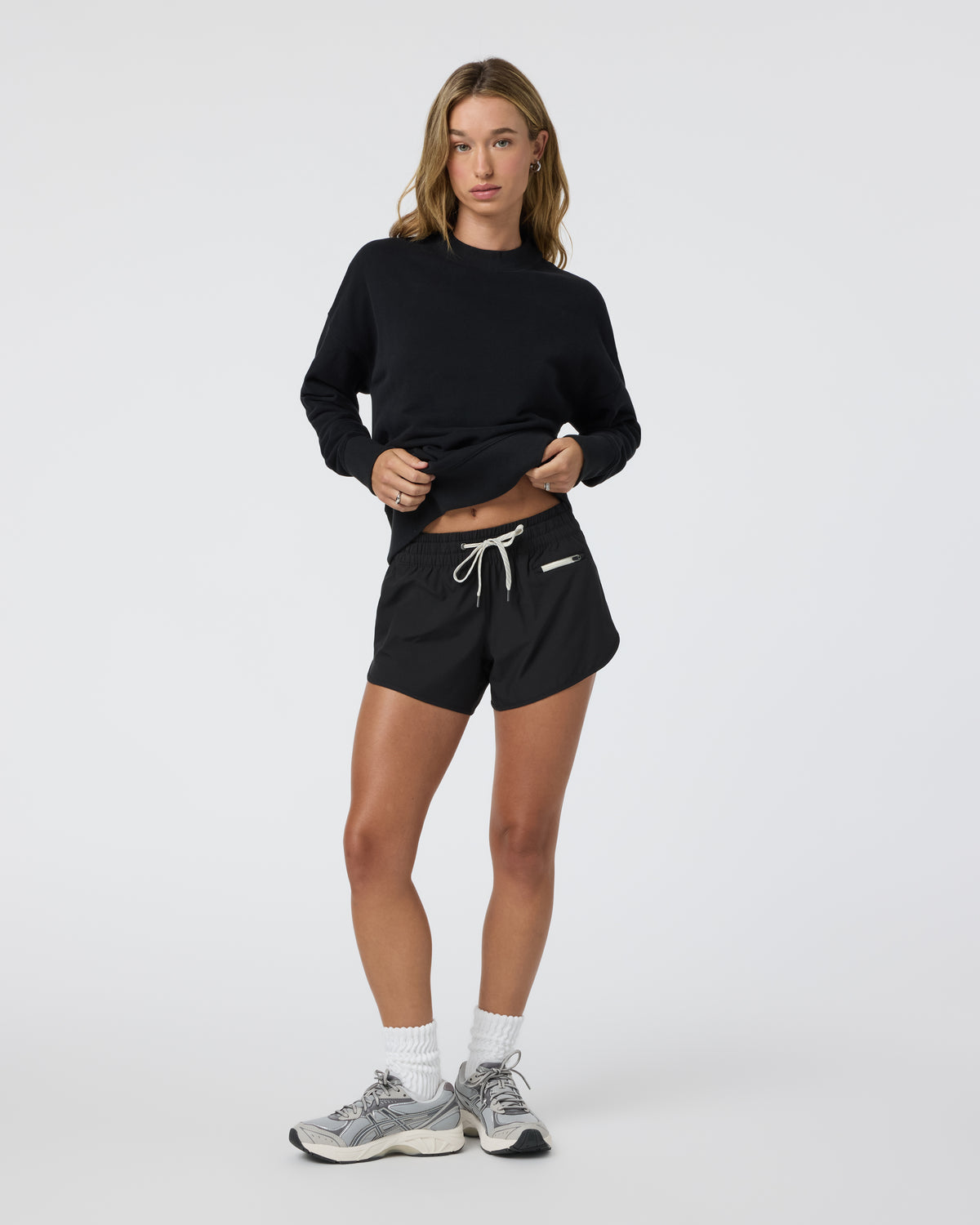 Sedona Weekender Crew Women's Black Pullover | Vuori