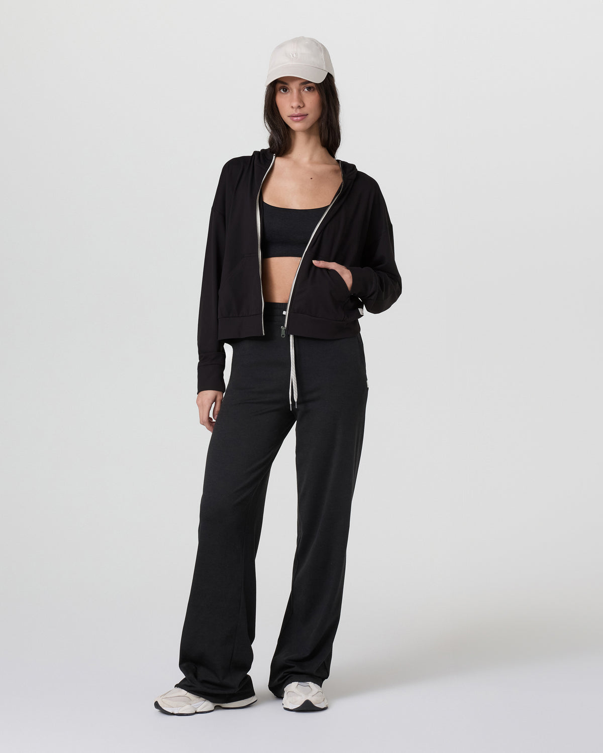 Halo Modern Full Zip Hoodie Solid Black | Vuori