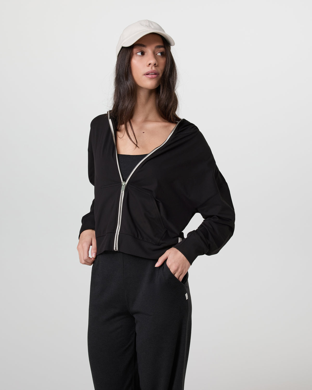 Halo Modern Full Zip Hoodie Solid Black | Vuori