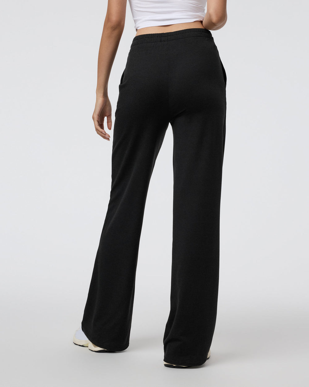 Halo Essential Wideleg Black Heather Pants | Vuori On sale