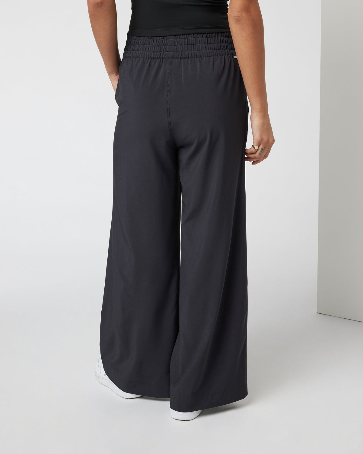 Villa Wideleg - Short Black Wide Leg Pants | Vuori For sale