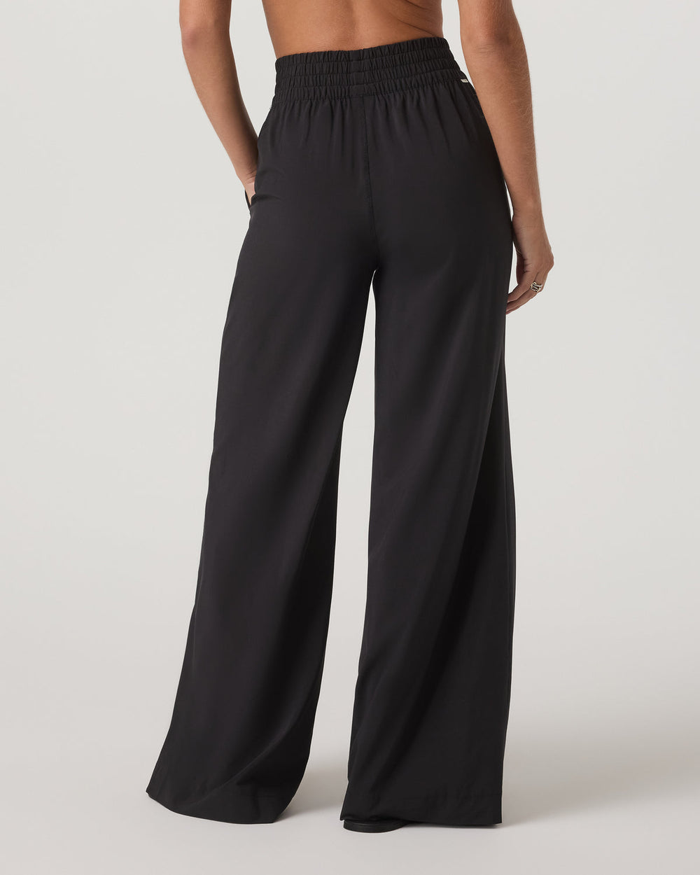 Villa Wideleg Black Lightweight Wide Leg Pants | Vuori Outlet