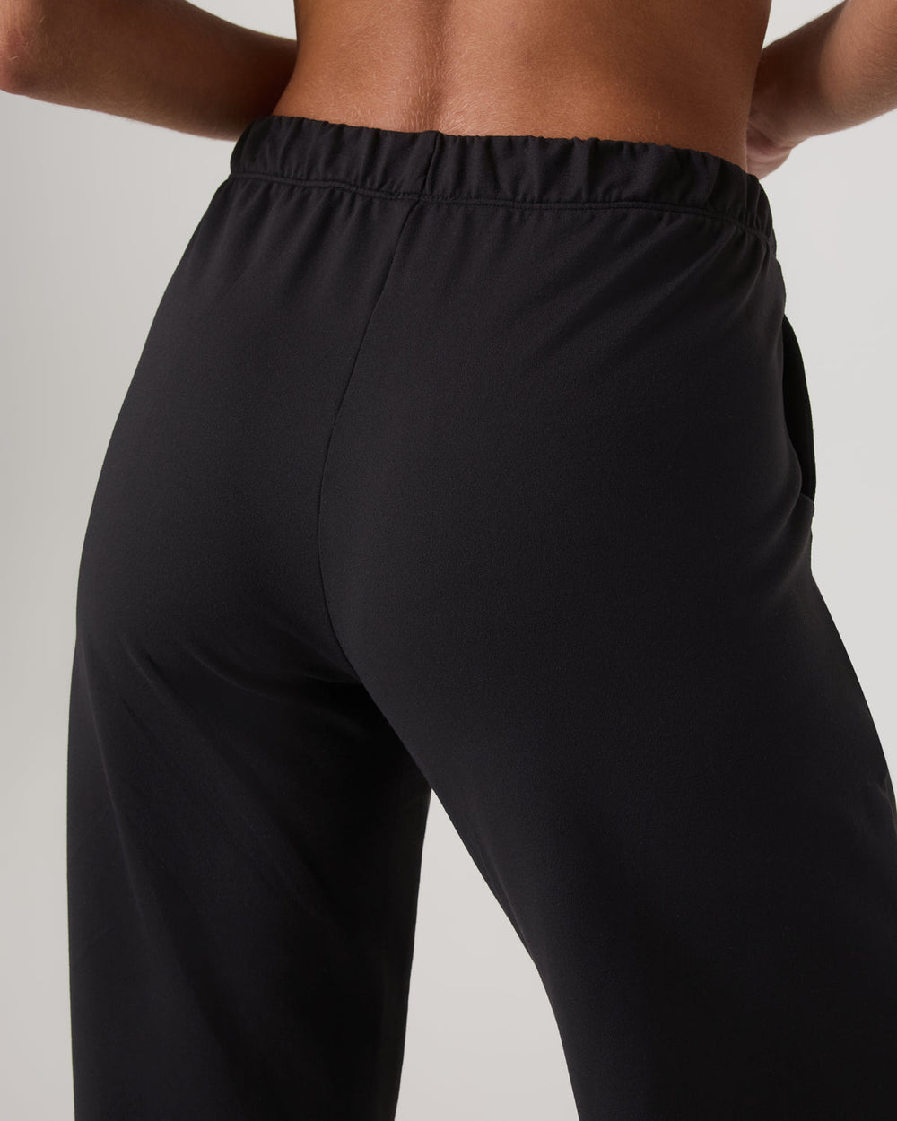 Halo Straight Leg Pant Women's Solid Black Pants | Vuori Clothing