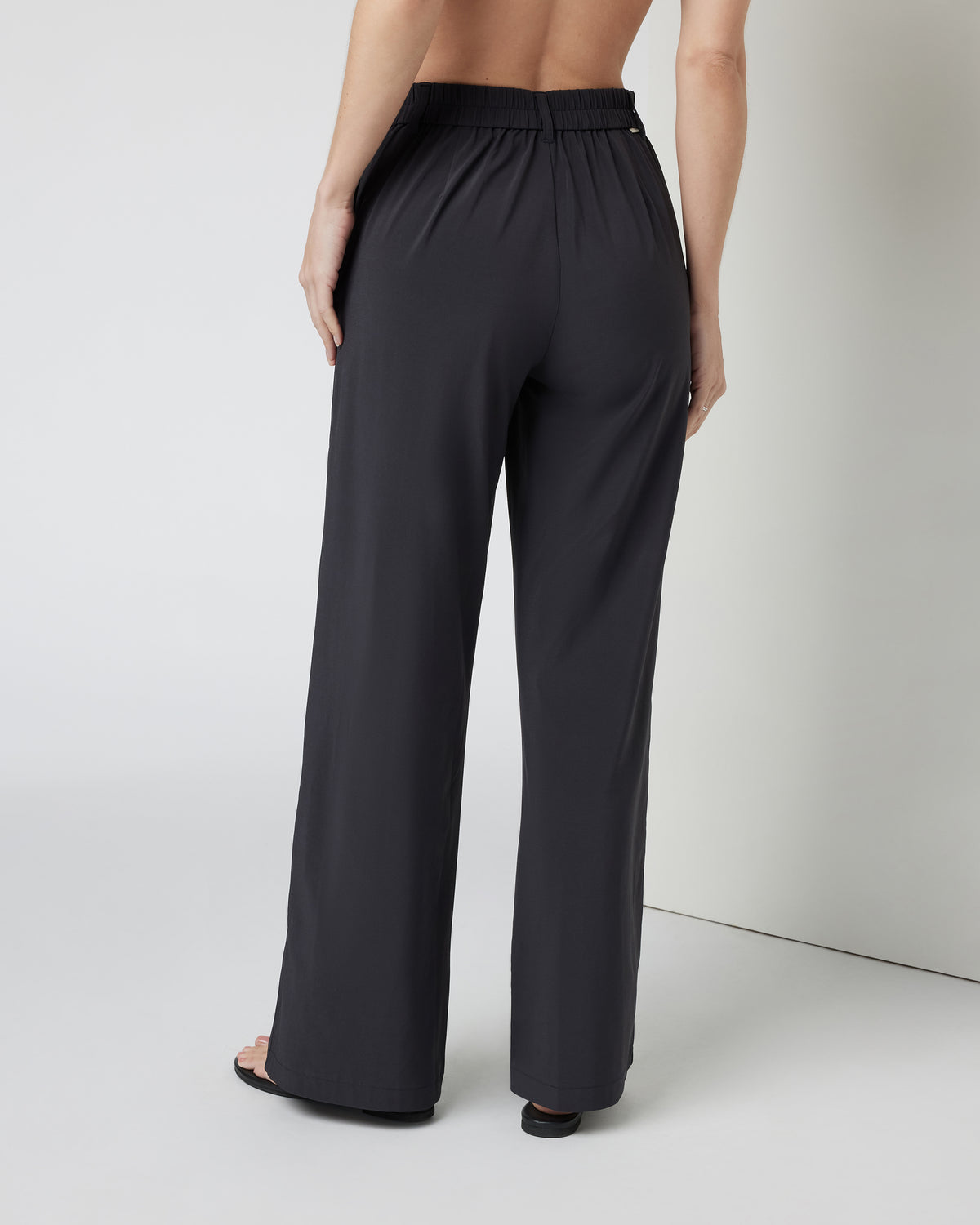 Villa Trouser-Short Black Tailored Pants | Vuori Online