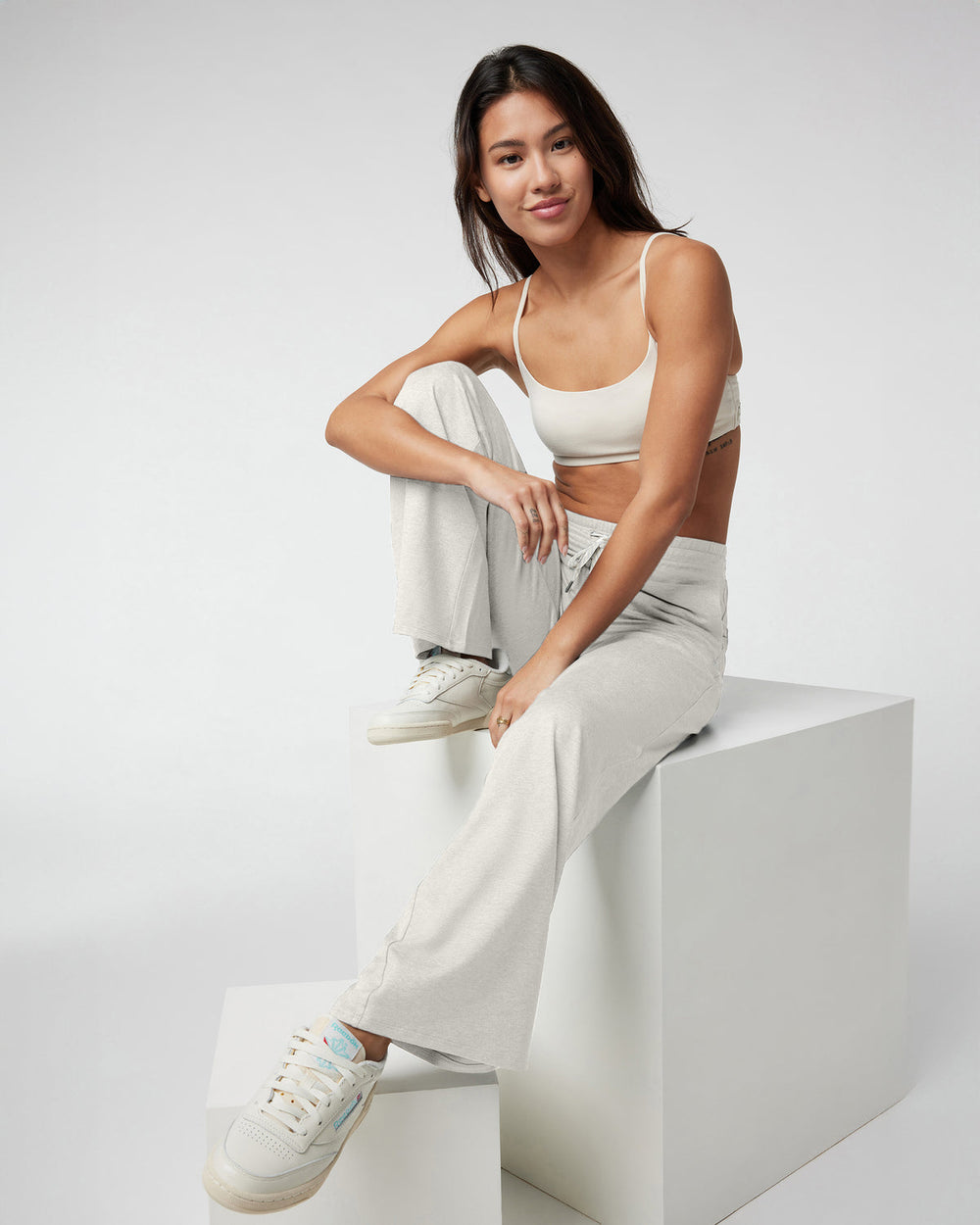 Halo Essential Wideleg - Short Ecru Heather | Vuori On sale