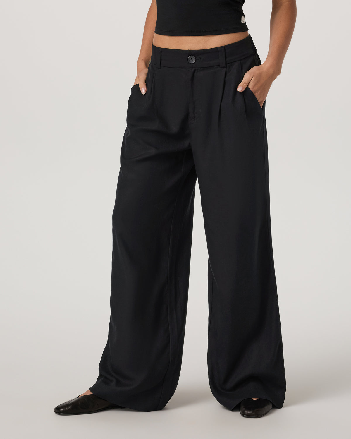 Trestles Twill Wideleg Women's Black Trouser Pants | Vuori Outlet