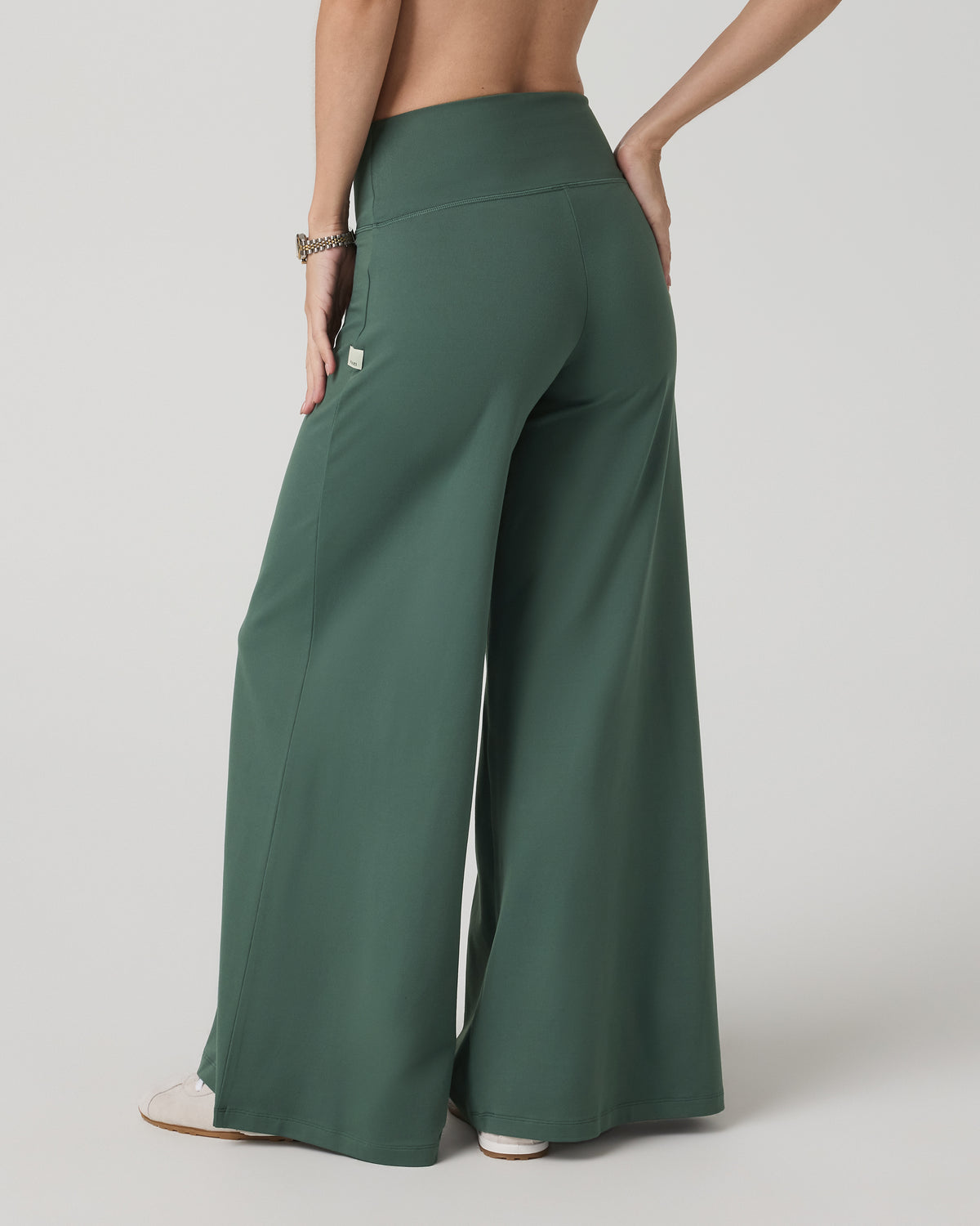 Halo Easy Wideleg Pant - Short Women's Agate Green Pants | Vuori Clothing