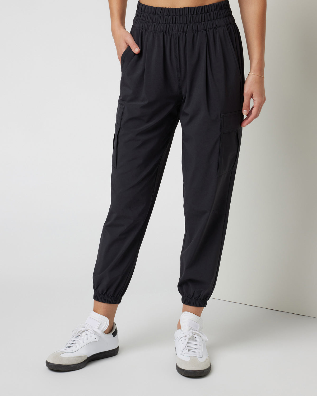 Villa Cargo Jogger Women's Black Cargo Jogger Pants | Vuori Online