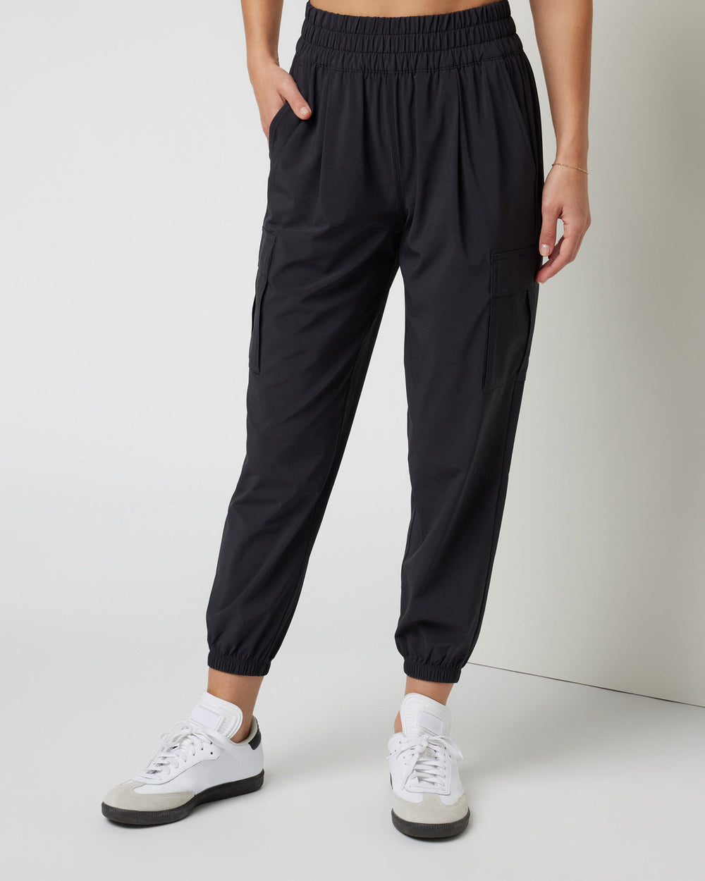 Villa Cargo Jogger Women's Black Cargo Jogger Pants | Vuori Online