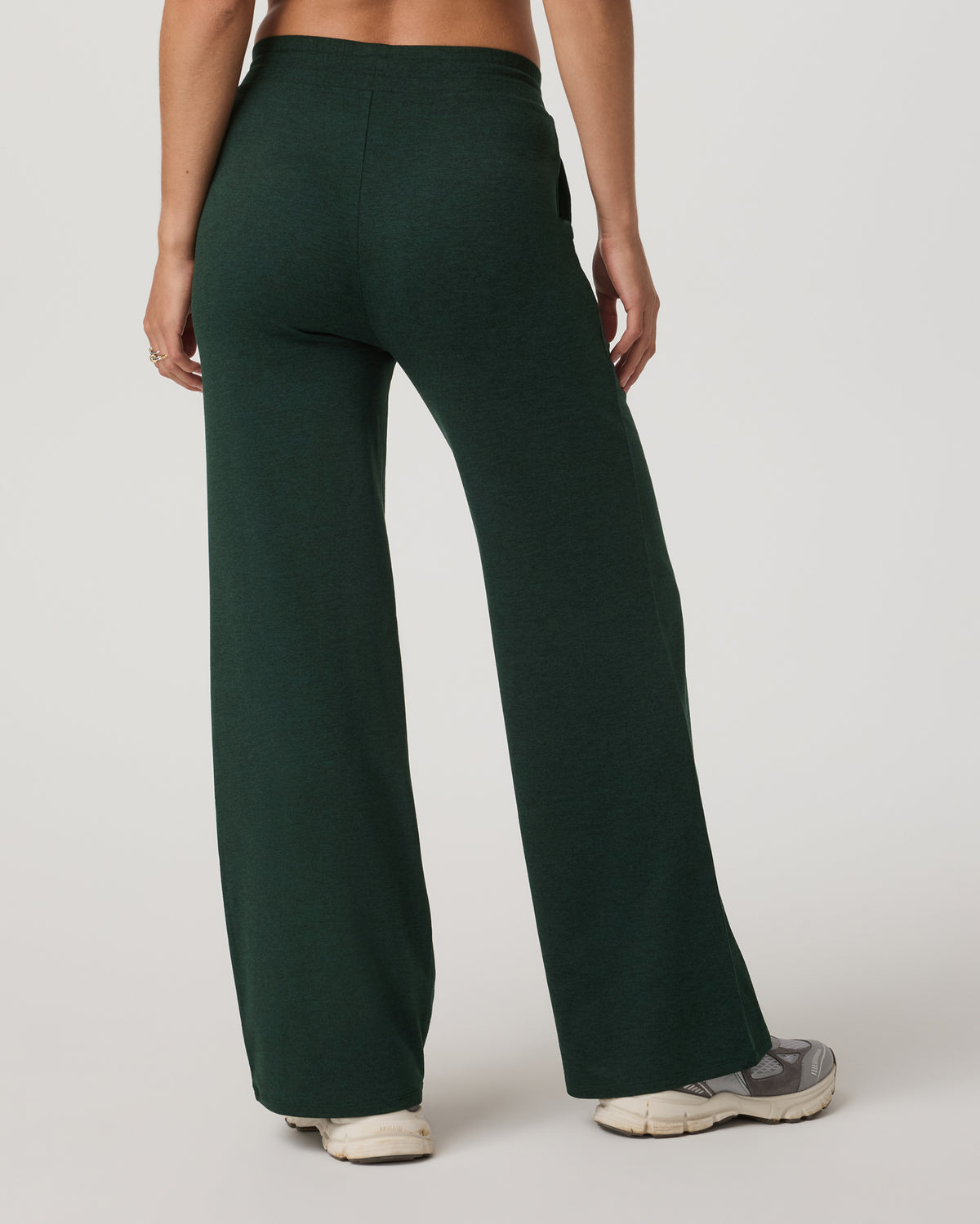 Halo Wideleg - Short Women's Evergreen Wideleg Pants | Vuori US