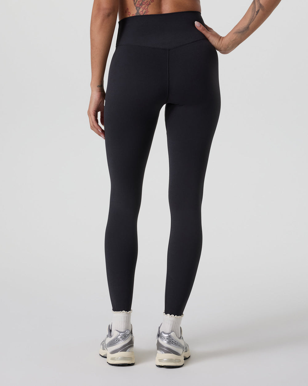 Vuori AllTheForm™ Legging - Short Black | Vuori Outlet