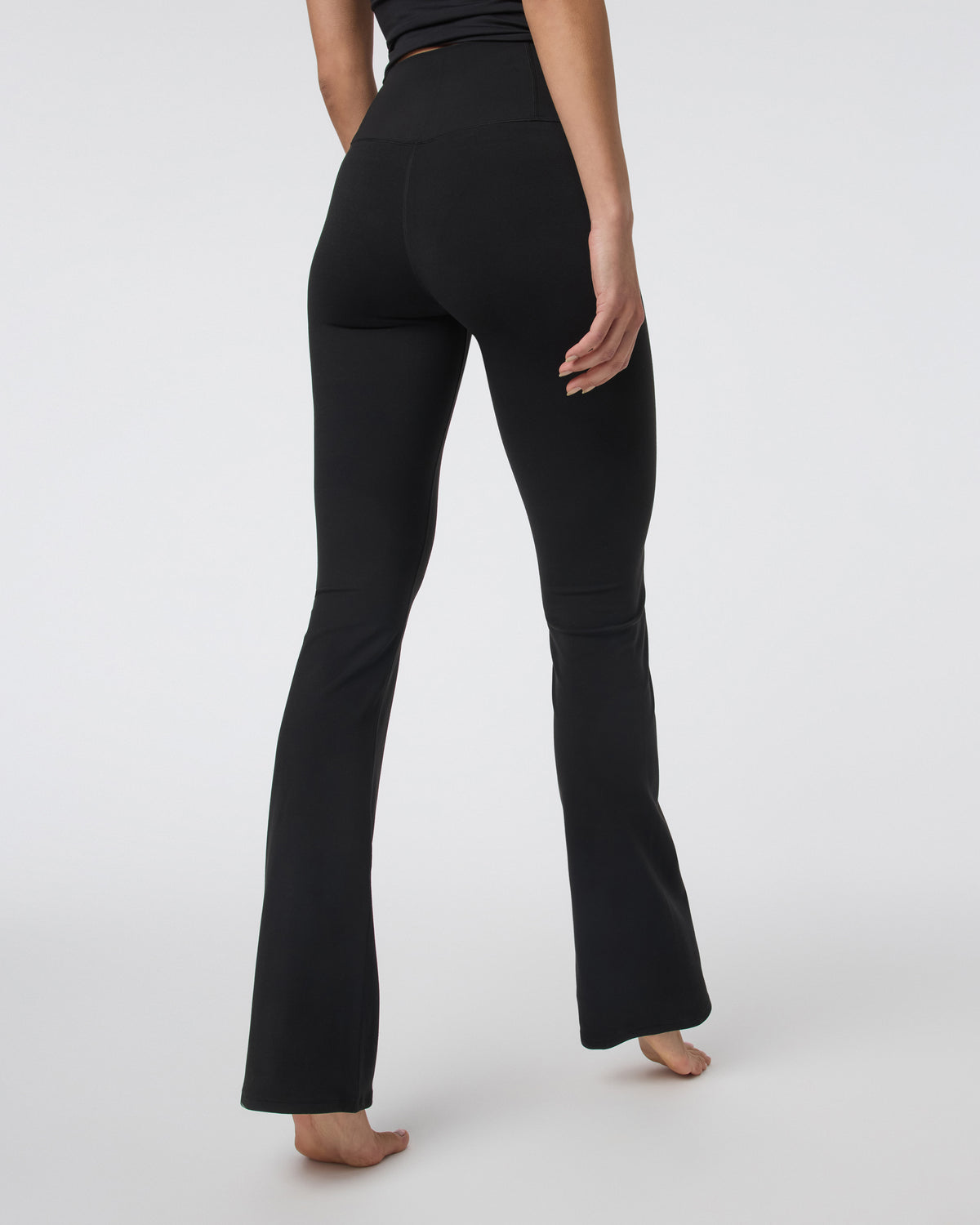 Vuori AllTheFeels™ Slim Flare - Long Black | Vuori