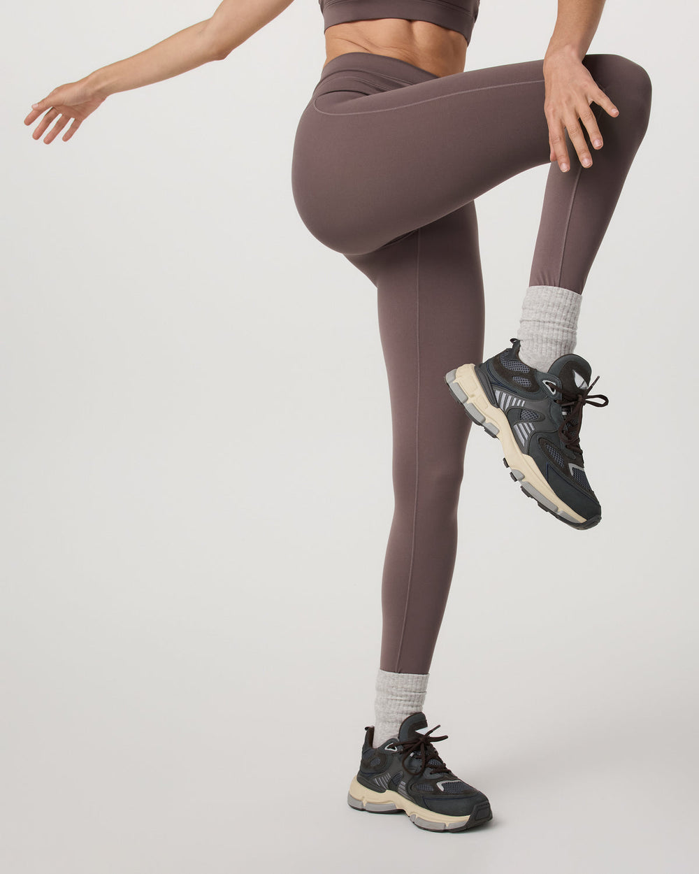 Women's Daily Form Legging - Short Huckleberry | Vuori Online