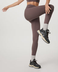Women's Daily Form Legging - Short Huckleberry | Vuori Online