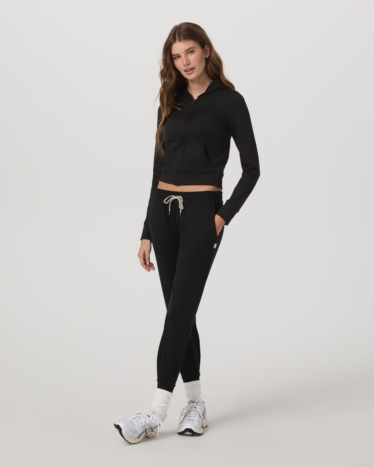 Performance Jogger Black Heather Sweatpants | Vuori Outlet