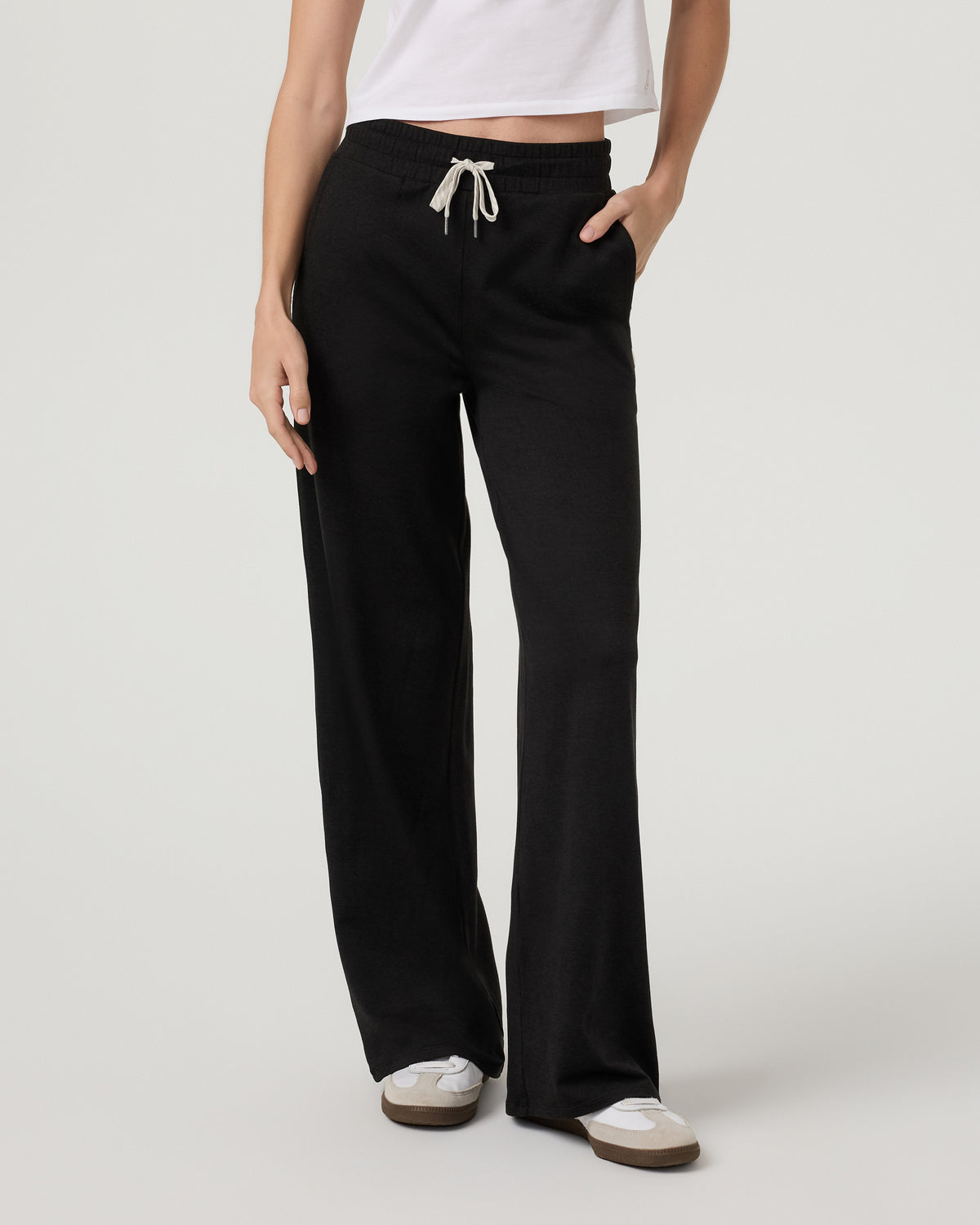 Halo Essential Wideleg - Short Black Heather | Vuori US