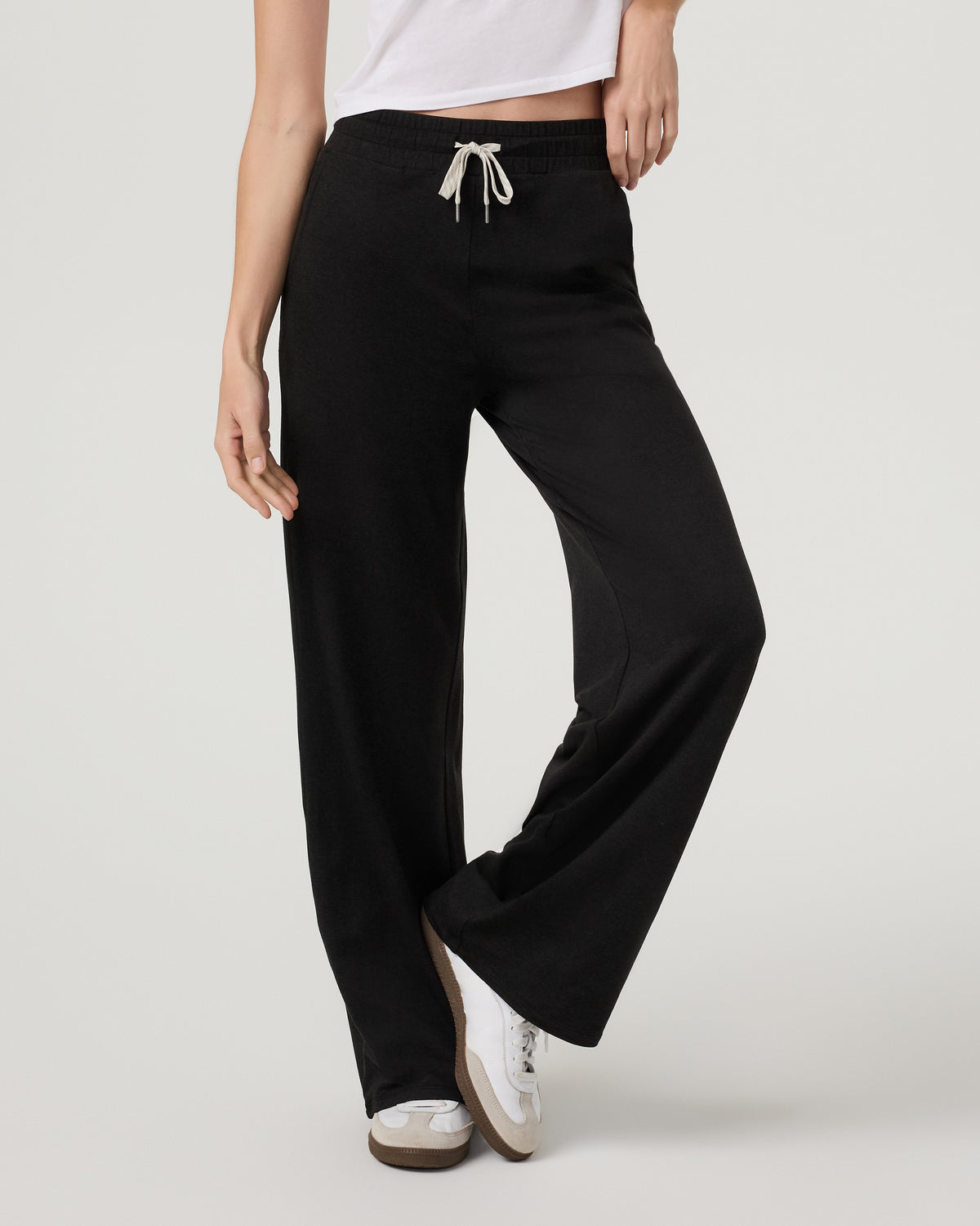 Halo Essential Wideleg - Short Black Heather | Vuori US