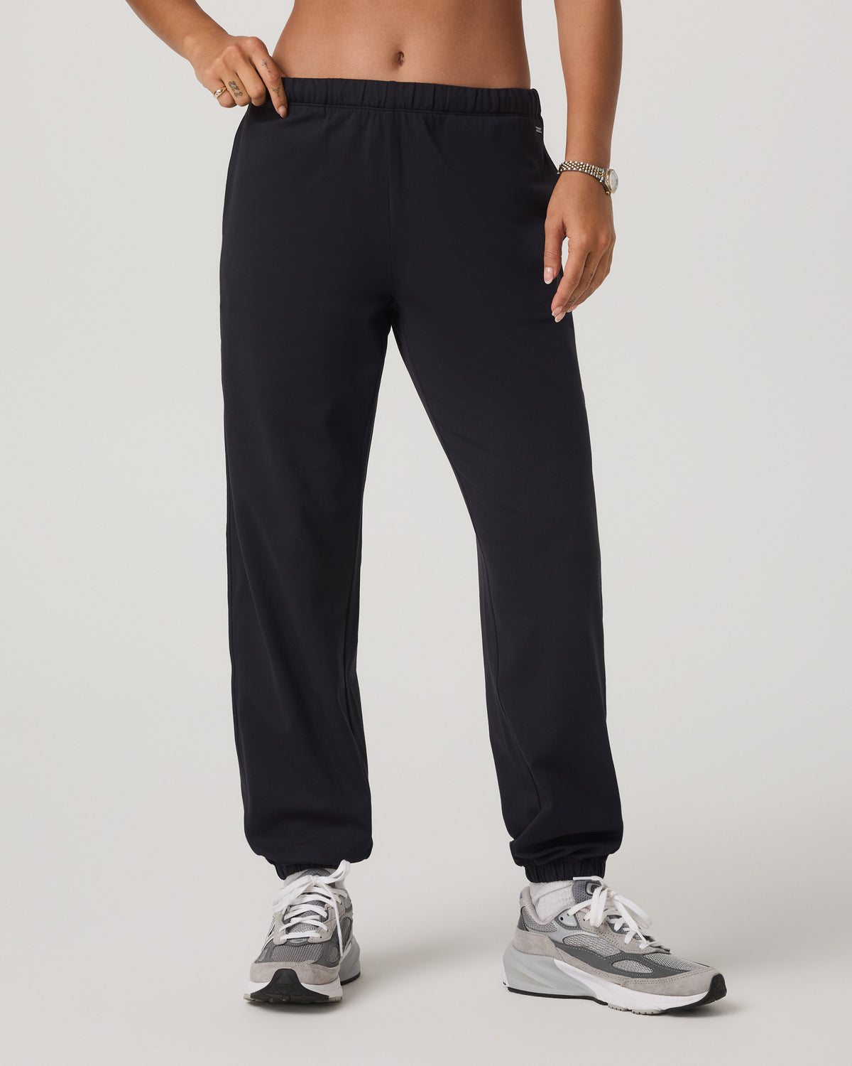 Halo Modern Sweatpant Women's Solid Black Pants | Vuori Clothing
