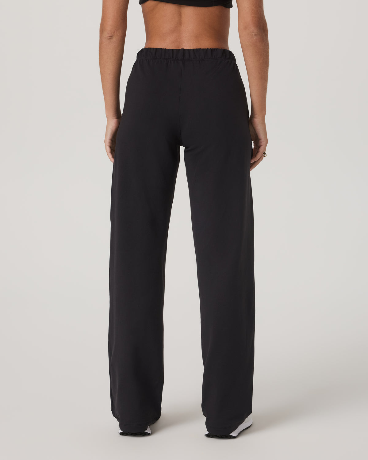 Women's Halo Modern Strght Leg Pant - Short Solid Black | Vuori On sale