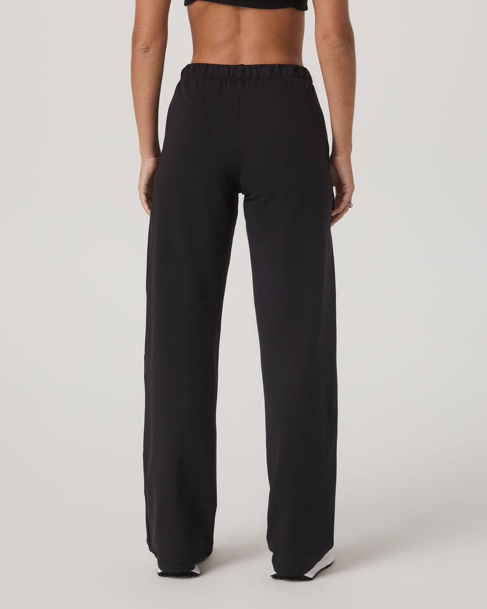 Women's Halo Modern Strght Leg Pant - Short Solid Black | Vuori On sale