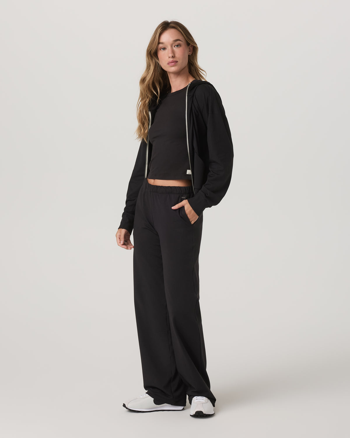 Women's Halo Modern Strght Leg Pant - Short Solid Black | Vuori On sale