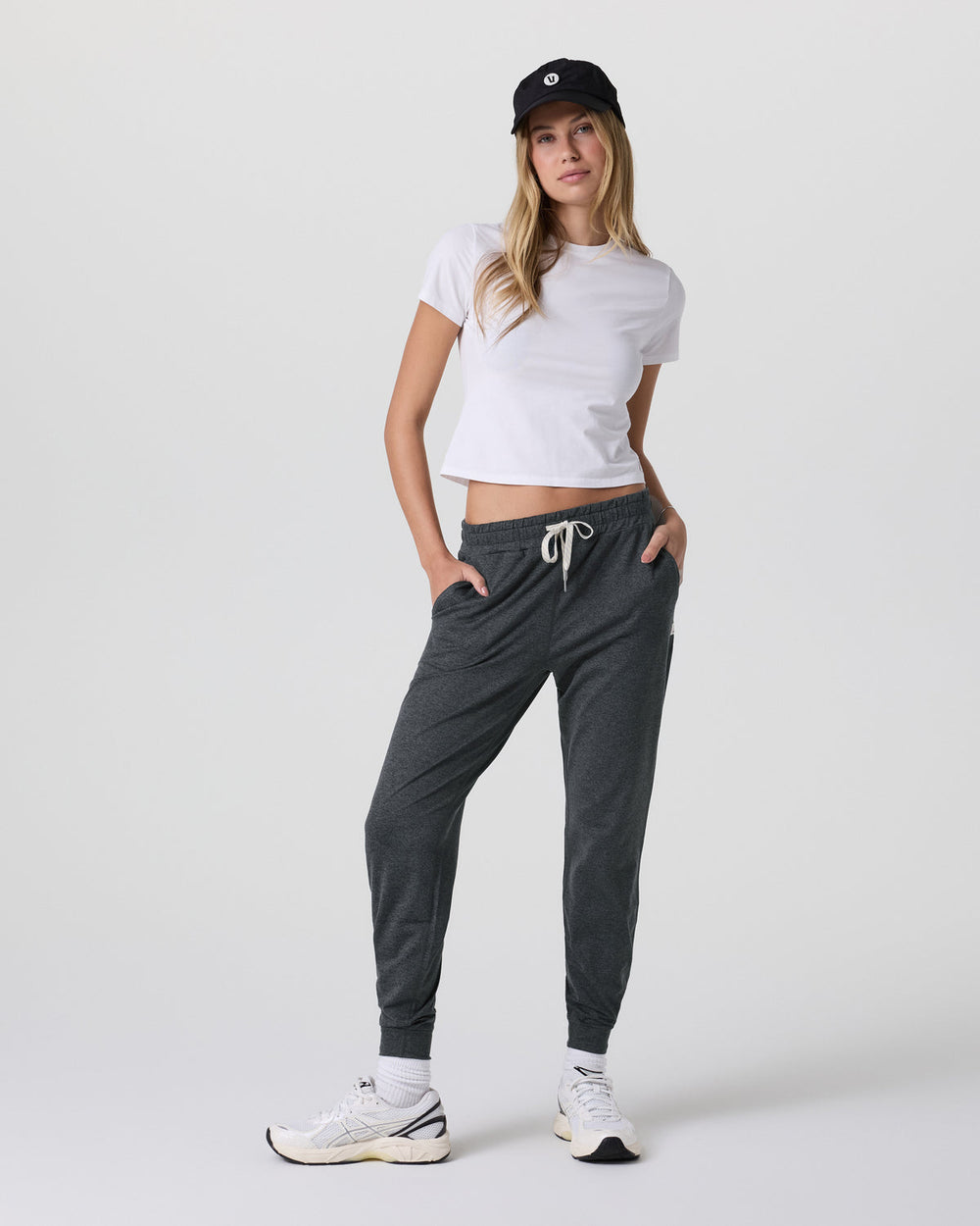 Performance Jogger - Long Charcoal Grey Sweatpants | Vuori Sale
