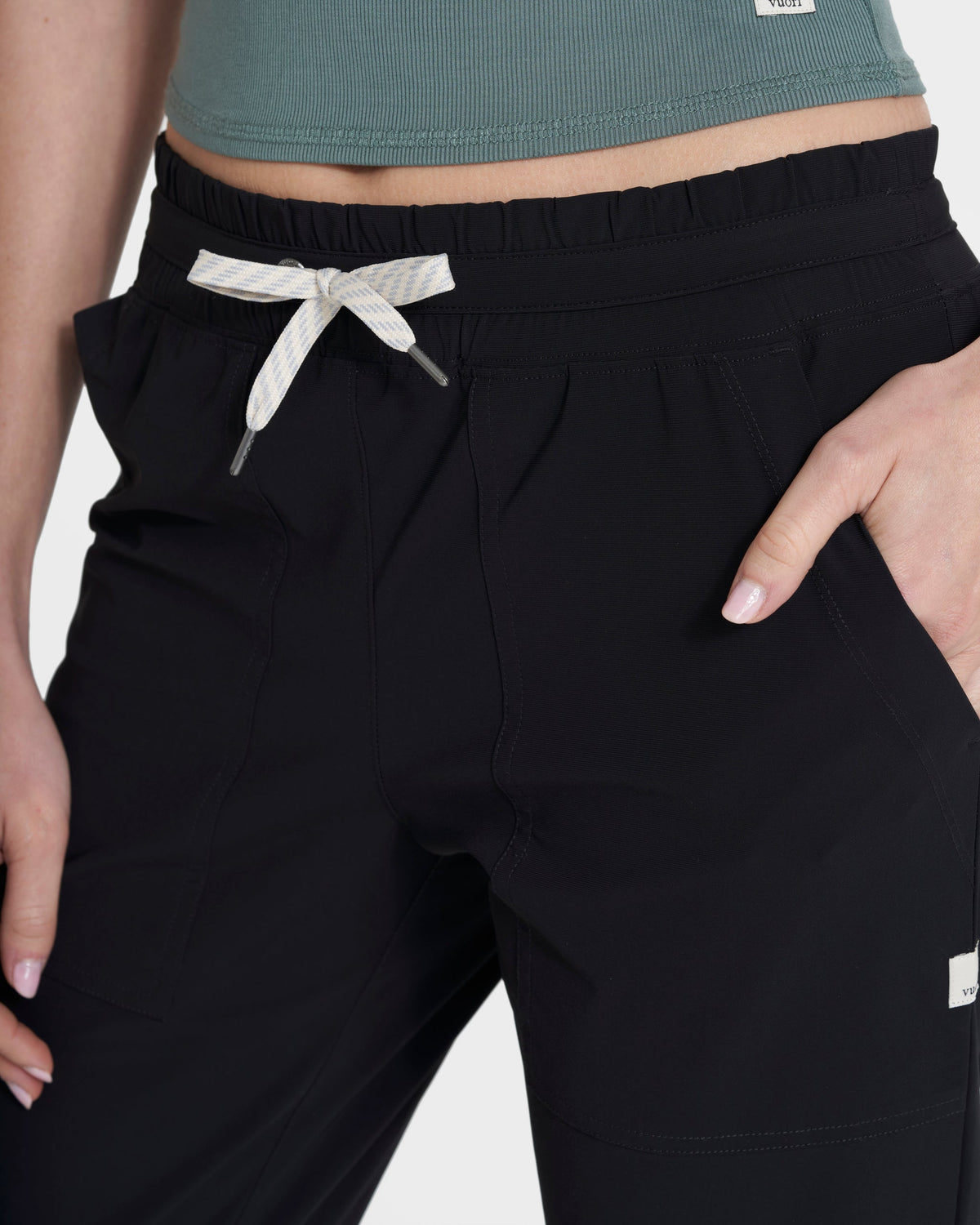Miles Jogger Women's Lightweight Black Pants | Vuori Online