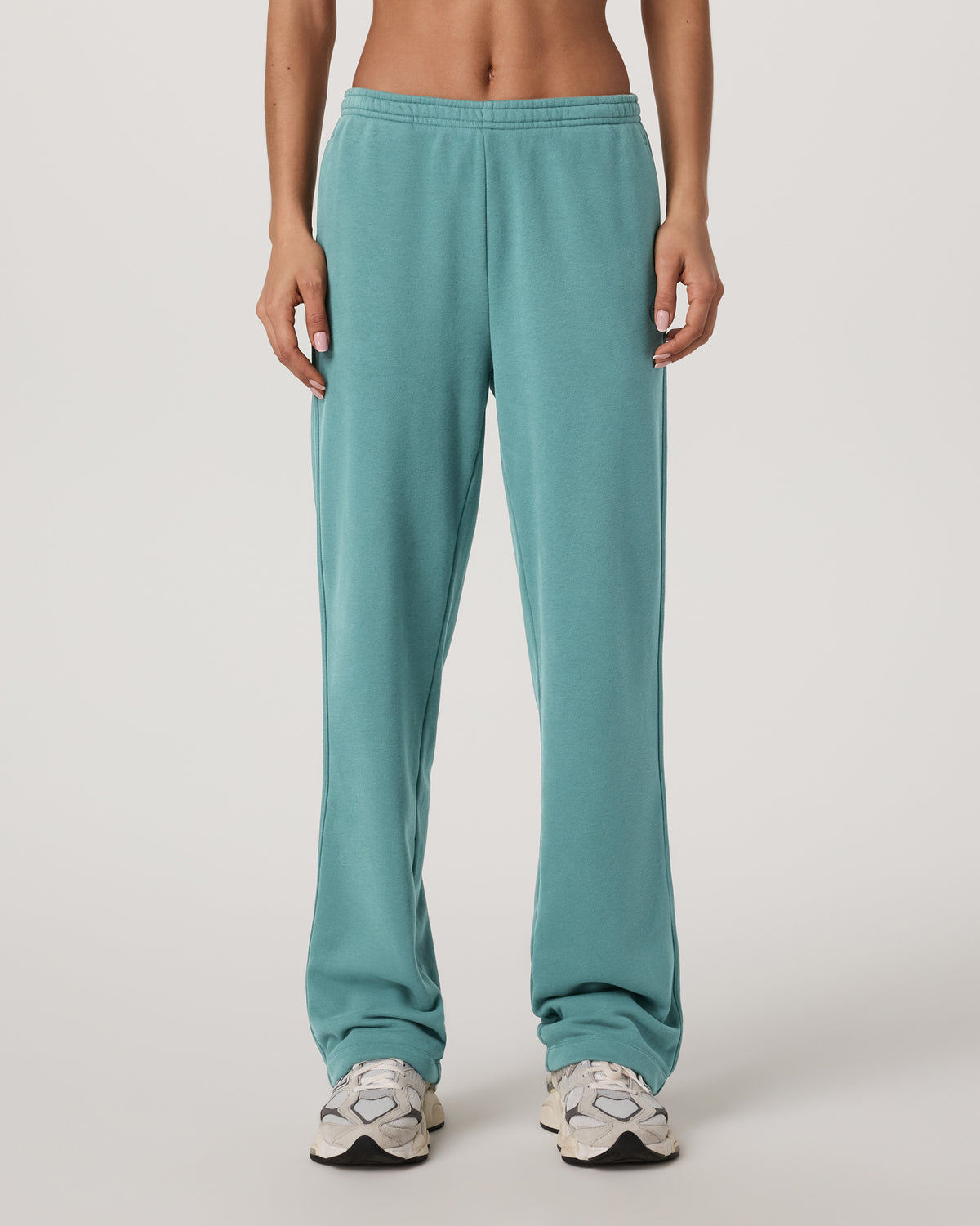 Women's Sedona Straight Leg Sweatpant - Short Bluegrass | Vuori