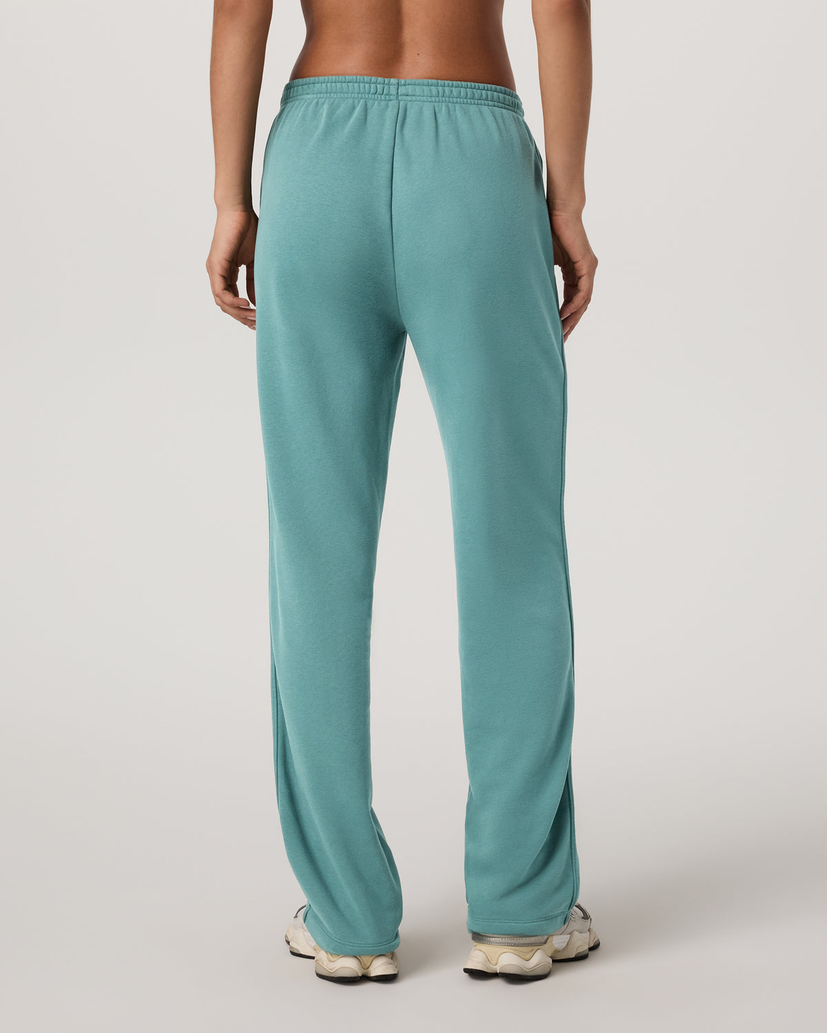 Women's Sedona Straight Leg Sweatpant - Short Bluegrass | Vuori