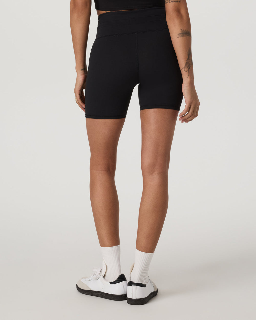 Daily Piped Short 5" Women's Black Shorts | Vuori US
