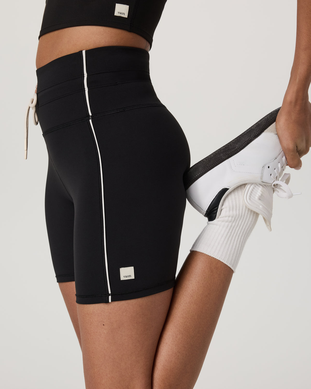 Daily Piped Short 5" Women's Black Shorts | Vuori US