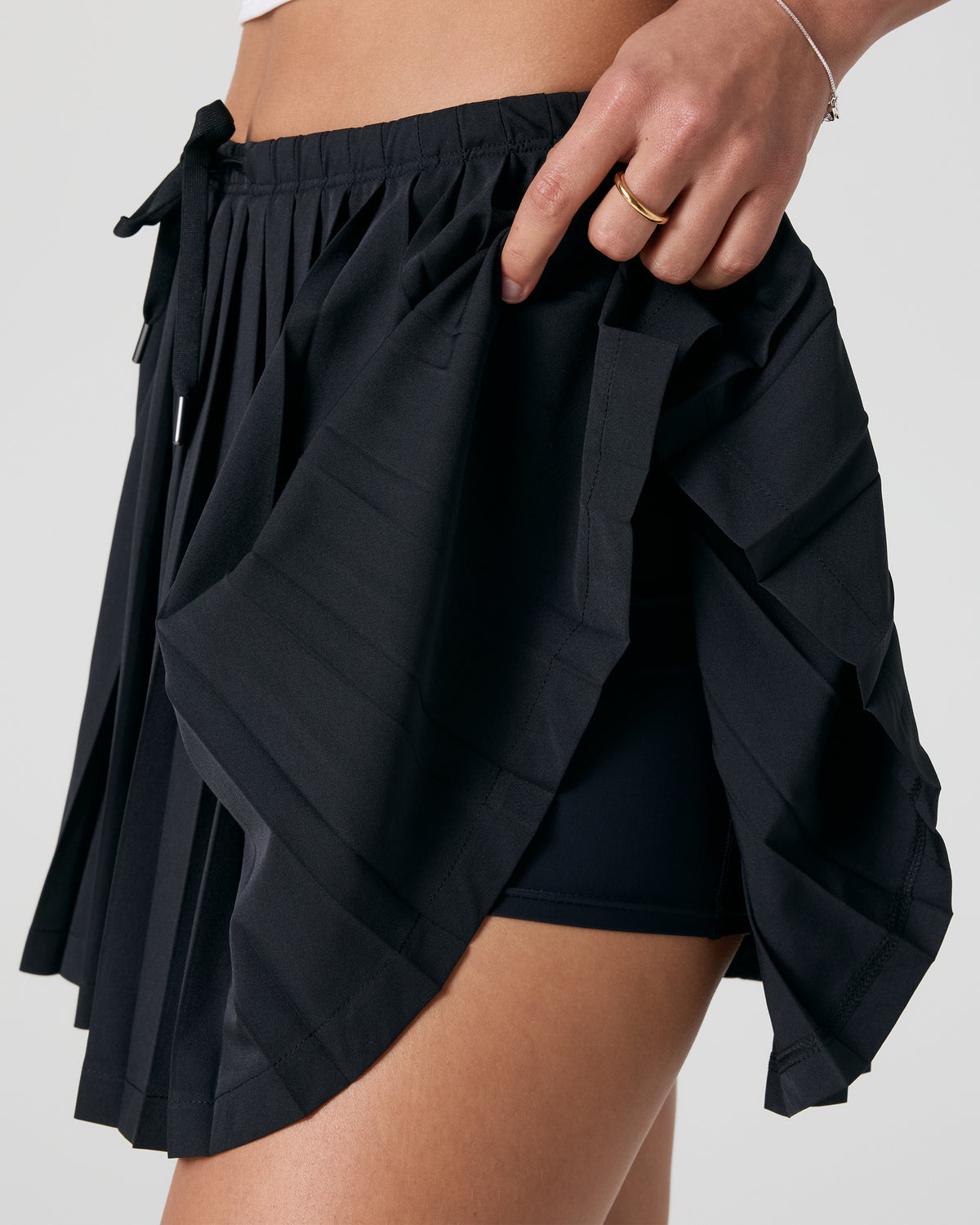 Clementine Pleated Skirt 15" Black | Vuori Online