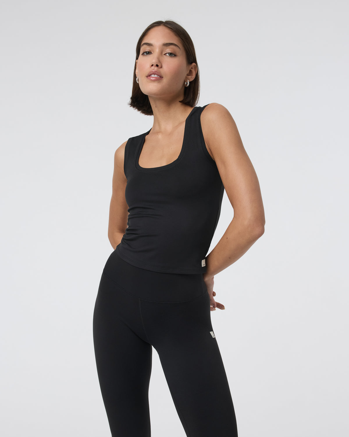 Halo Essential Scoop Tank Solid Black | Vuori
